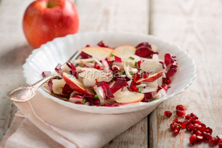 Insalata di radicchio e mela, il contorno perfetto Insalata di radicchio e mela