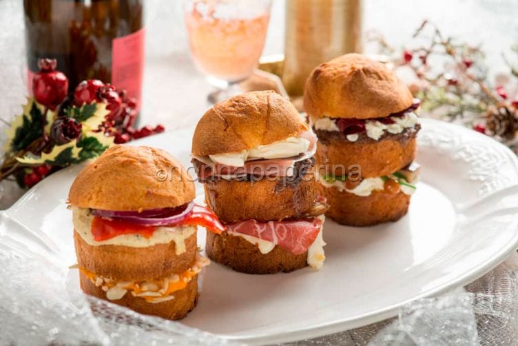 Mini panettone gastronomico ai salumi per Natale Mini panettone ai salumi