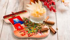 Panna cotta con cardamomo e pere, un dolce aromatico