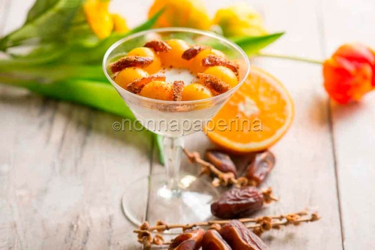 Panna cotta con composta di arance, un dessert esotico Panna cotta con composta di arance