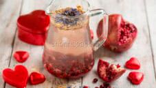 Acqua aromatizzata ai fiori di sambuco come aperitivo Acqua aromatizzata ai fiori di sambuco come aperitivo