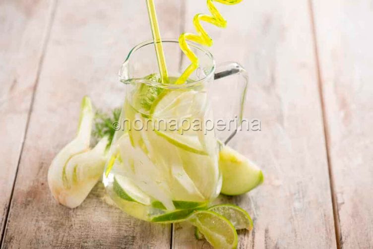 Acqua con finocchio e mela verde, mix detox Acqua con finocchio e mela verde