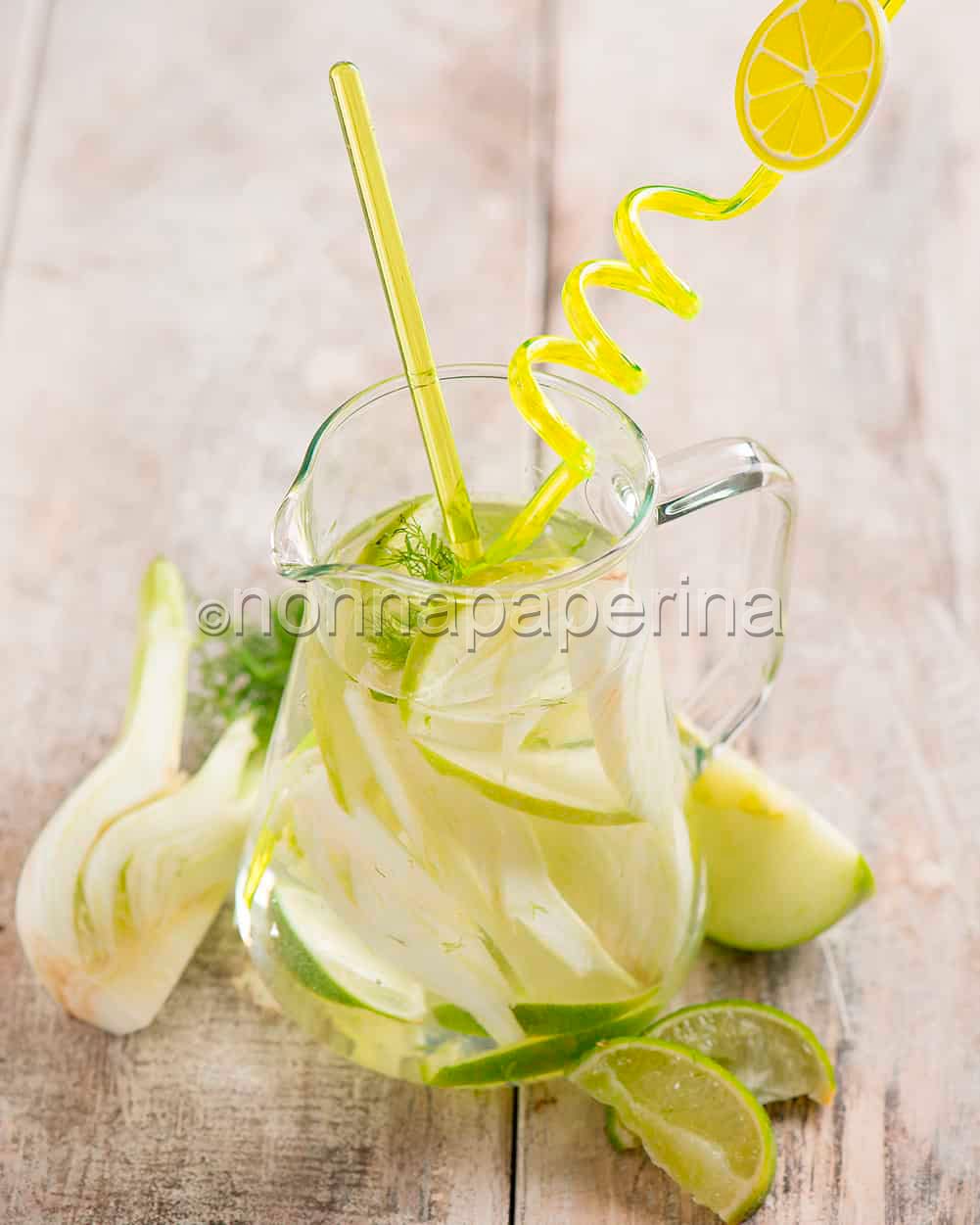 Acqua con finocchio e mela verde