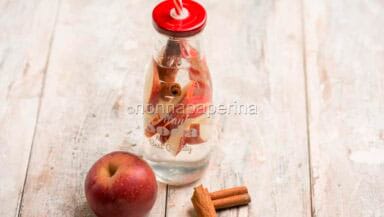 Acqua con mela e cannella