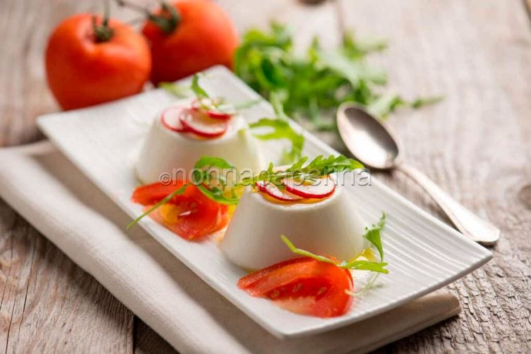 Bavarese con il caprino, un antipasto da favola Bavarese con il caprino