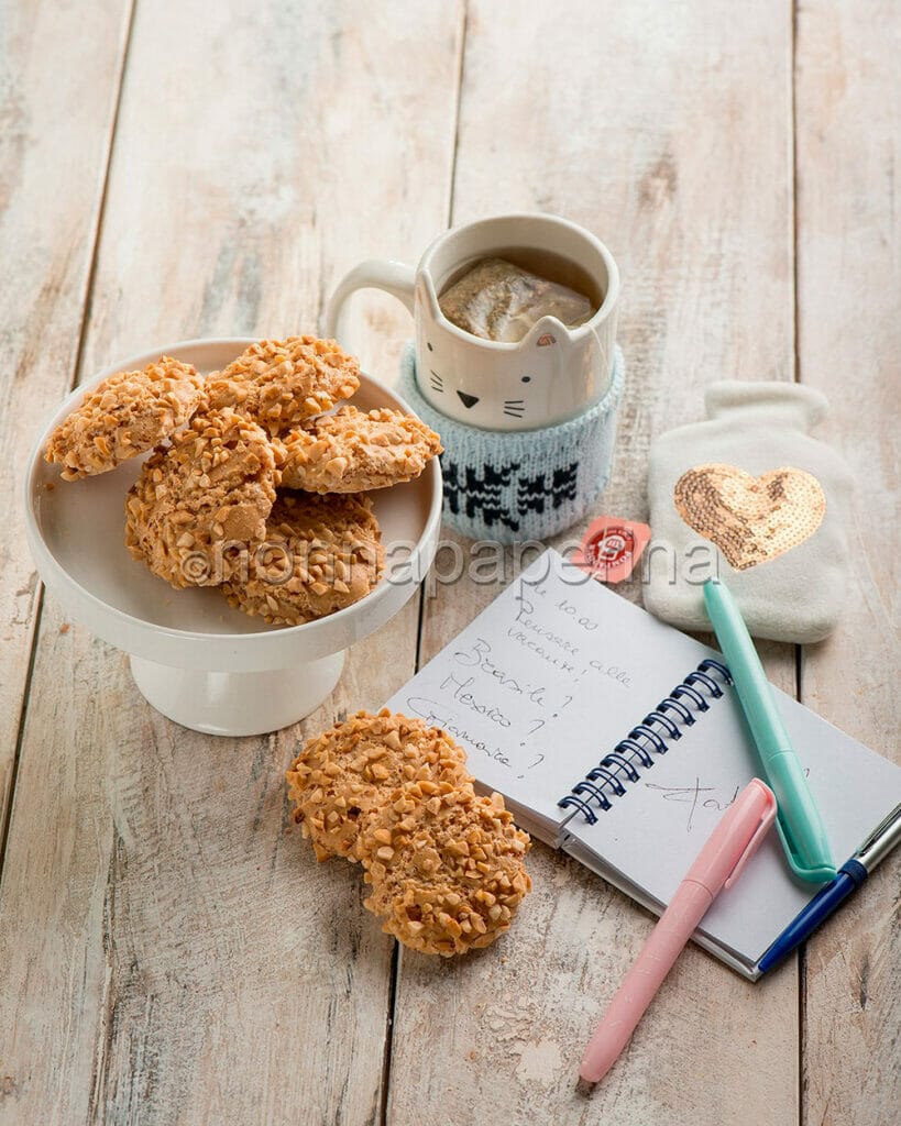 biscotti di fiocchi di avena con nocciole e mandorle