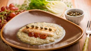 Branzino con crema di finocchi e uva