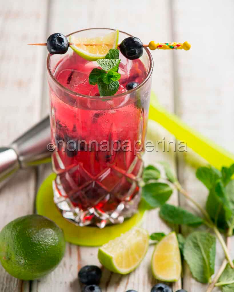 Cocktail ai mirtilli Cocktail ai mirtilli