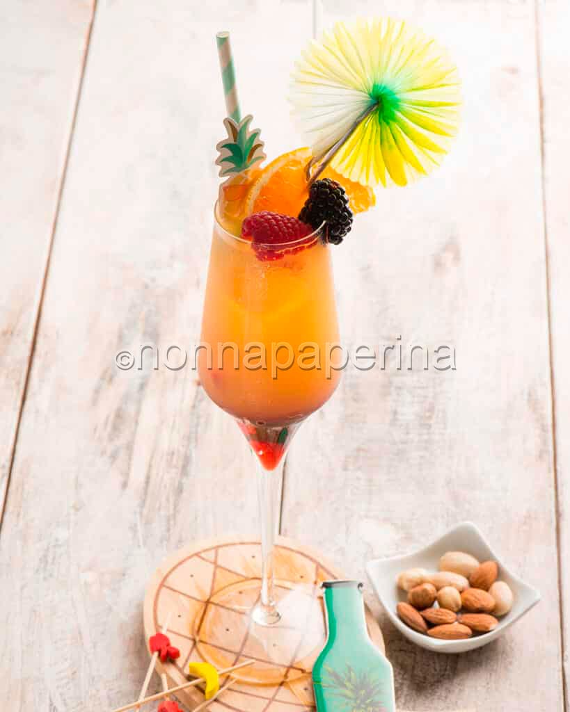 Cocktail analcolico con limonata Cocktail analcolico con limonata