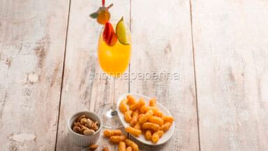 Cocktail con ananas e lime
