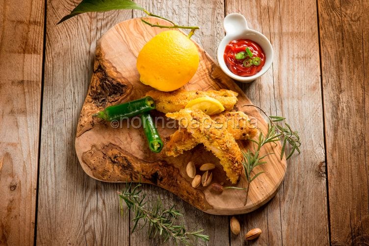 Filetti di pollo ai pistacchi, una delizia molto semplice Filetti di pollo ai pistacchi