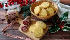 Frolle salate al parmigiano e semi di papavero, un accompagnamento rustico Frolle salate al parmigiano e semi di papavero, un accompagnamento rustico