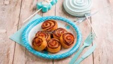 Girelle di mozzarella, antipasto a forma di dolce Girelle di mozzarella, antipasto a forma di dolce