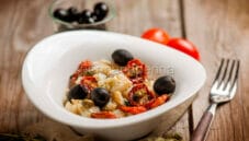 Insalata di baccalà con pomodorini confit, una delizia Insalata di baccalà con pomodorini confit, una delizia