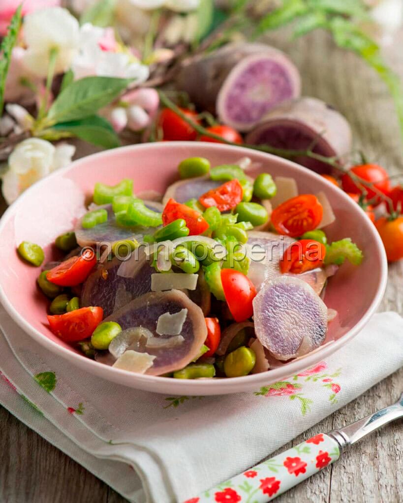 Insalata di patate viola e fave