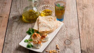 Labneh con pane arabo