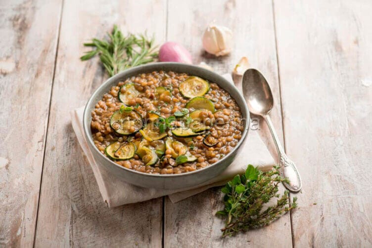 Lenticchie e zucchine aromatizzate