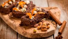 Mattonella di riso nero e scorze di arance, piatto chic