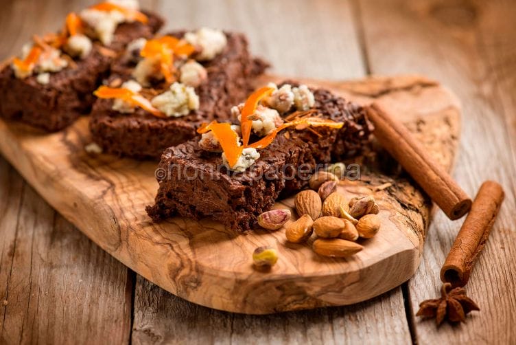 Mattonella di riso nero e scorze di arance, piatto chic Mattonella di riso nero