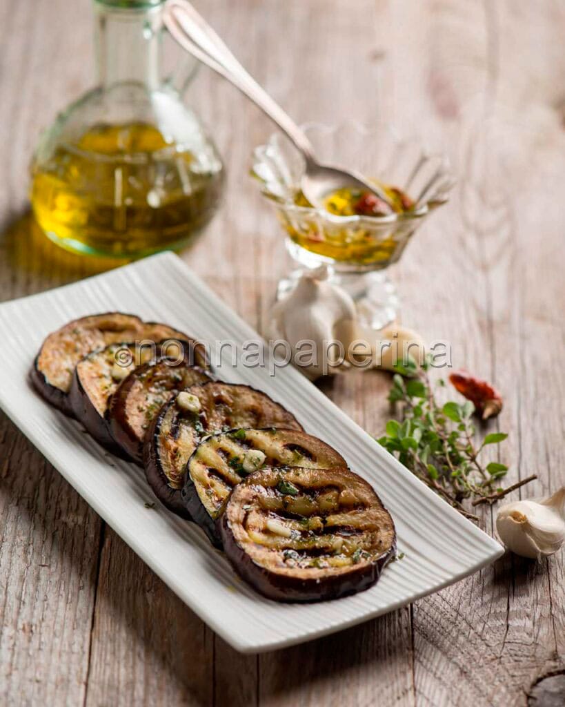 Melanzane marinate alla maggiorana Melanzane marinate alla maggiorana