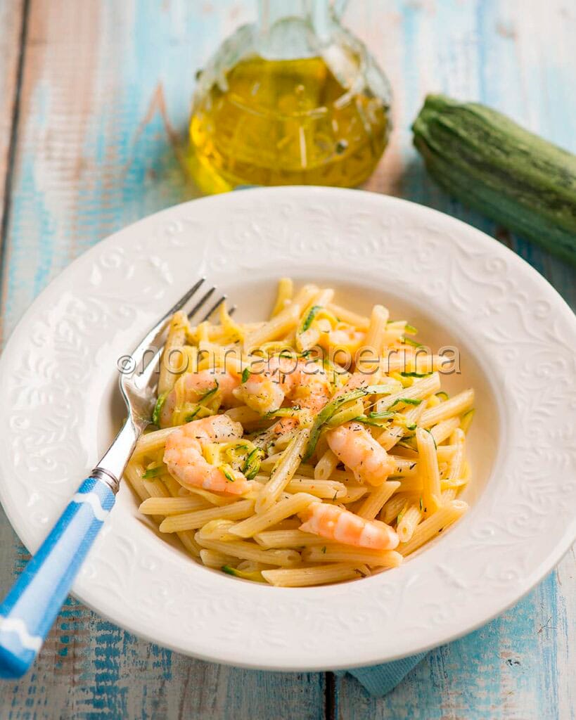 penne con gamberi e zucchine penne con gamberi e zucchine