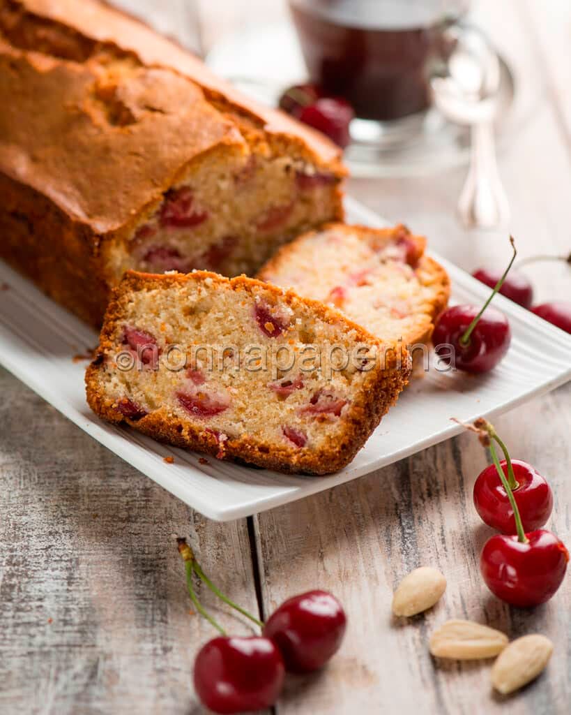 Plumcake alle ciliegie e mandorle Plumcake alle ciliegie e mandorle