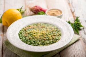 Risotto alle ortiche e liquirizia Risotto alle ortiche e liquirizia