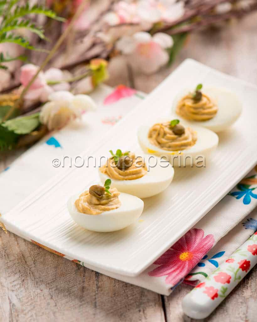 Uova sode ripiene alla piemontese Uova sode ripiene alla piemontese