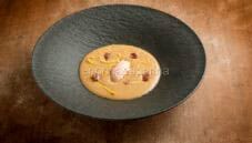 Zuppa di cavolfiore arrostito un piatto che coniuga gusto, eleganza e salute