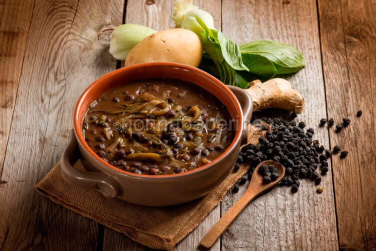 Zuppa di ceci neri e Pak Choi