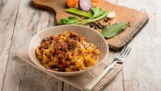 Fettuccine al ragù di lepre, una gioia per il palato Fettuccine al ragù di lepre, una gioia per il palato