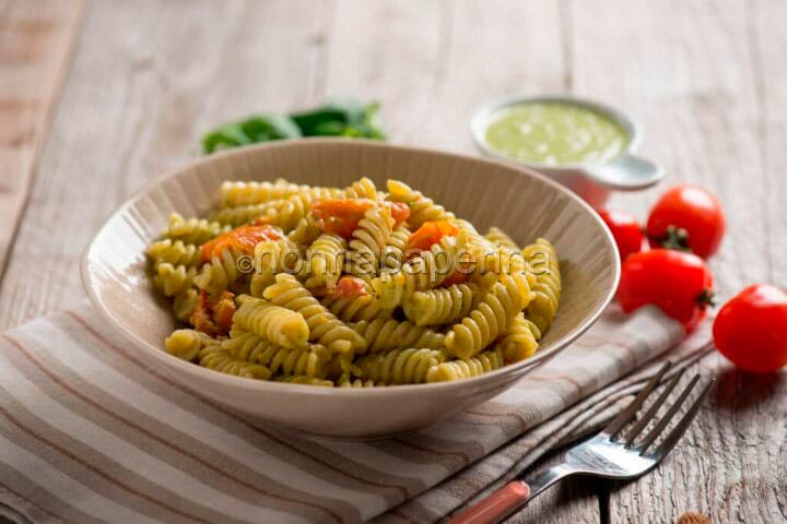 fusilli con pesto di basilico