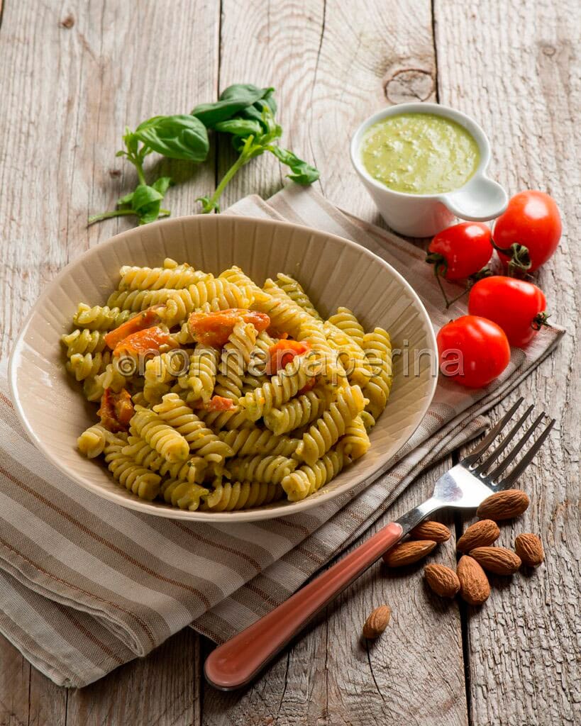 fusilli con pesto di basilico