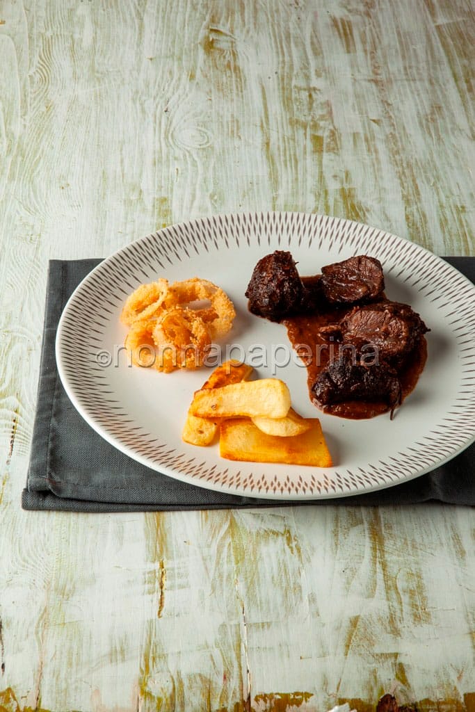 Carilleras iberica al vino tinto