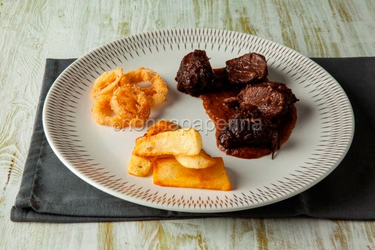 Carilleras iberica al vino tinto