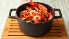 Gamberi viola in salsa pil pil, una ricetta basca