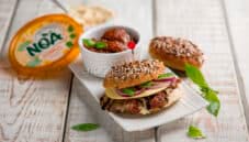 Panino con hummus di ceci, uno spuntino delizioso