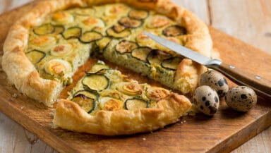 Torta salata con uova di quaglia