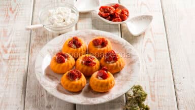 Tortini con pomodoro e fiocchi