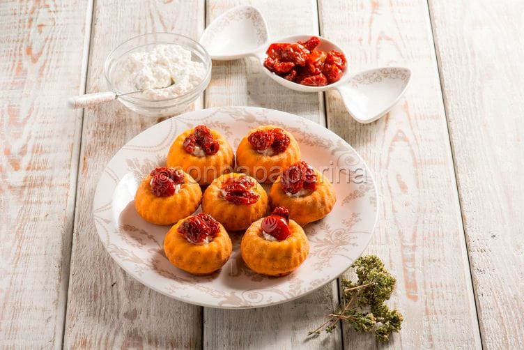 Tortini con pomodoro e fiocchi