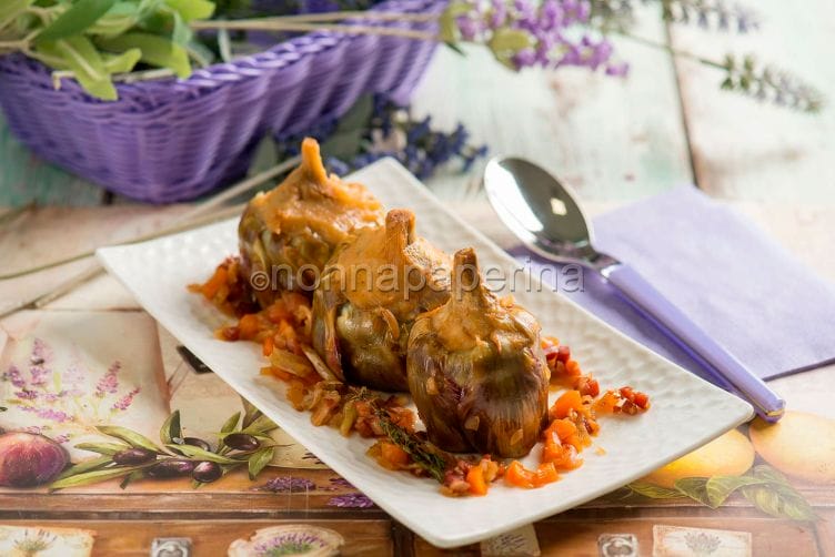 Carciofi alla barigoule, un contorno molto saporito Carciofi alla barigoule