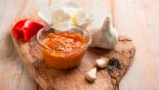 Pesto di peperoni e tonno, un ottimo intingolo Pesto di peperoni e tonno, un ottimo intingolo