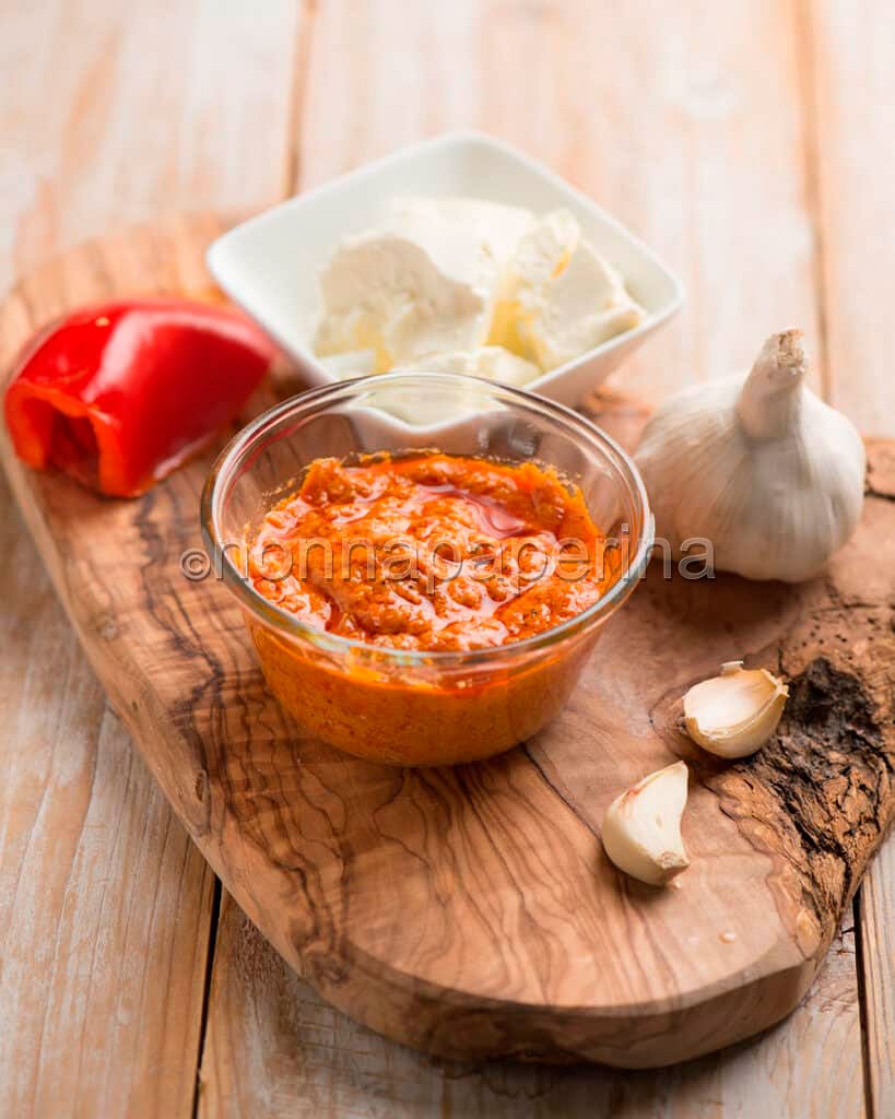 Pesto di peperoni e tonno Pesto di peperoni e tonno