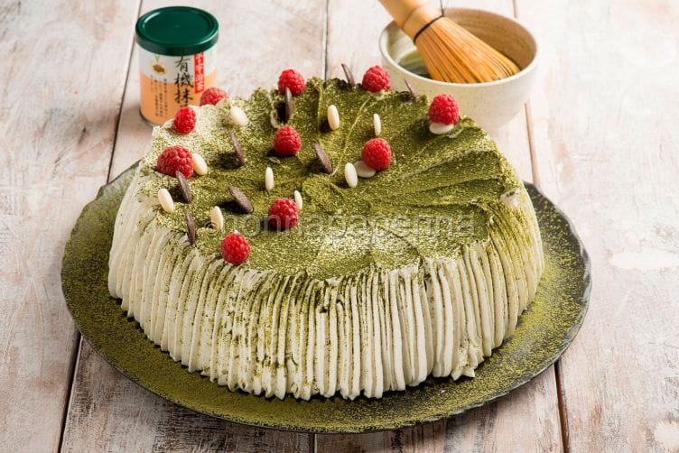 Angel cake con tè matcha, una torta deliziosa e colorata Angel cake con te matcha