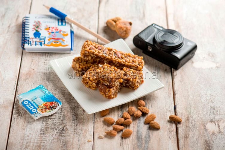 Barretta di mandorle e fichi, un break dal sapore rustico Barretta di mandorle e fichi