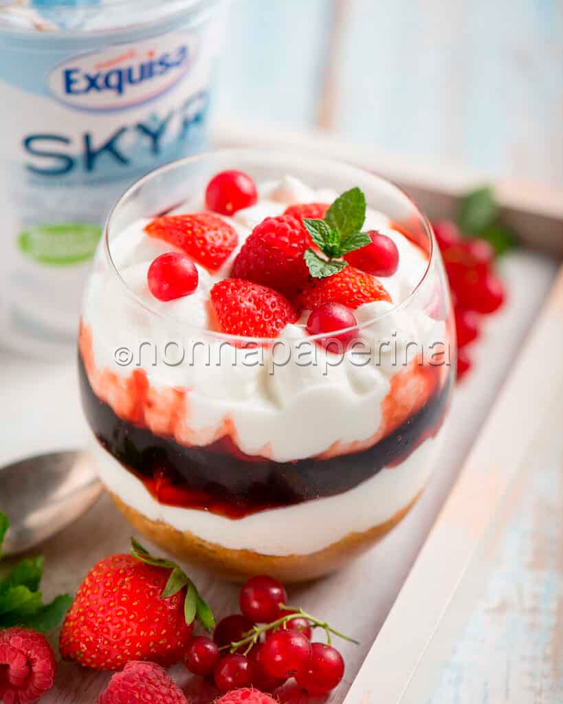 Cheesecake al cucchiaio con Skyr Cheesecake al cucchiaio con Skyr