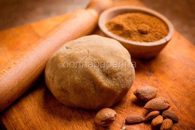 Frolla alle mandorle, una base sfiziosa frolla alle mandorle