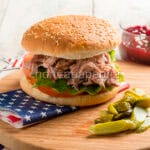 Hamburger con pulled pork, panino per il Thanksgiving Hamburger con pulled pork, panino per il Thanksgiving