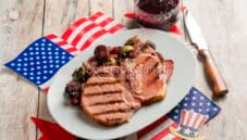 Maiale affumicato con cavoletti, secondo con i fiocchi Maiale affumicato con cavoletti, secondo con i fiocchi