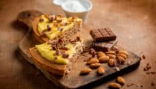 Torta alle mandorle e cioccolato, un dolce goloso Torta alle mandorle e cioccolato, un dolce goloso